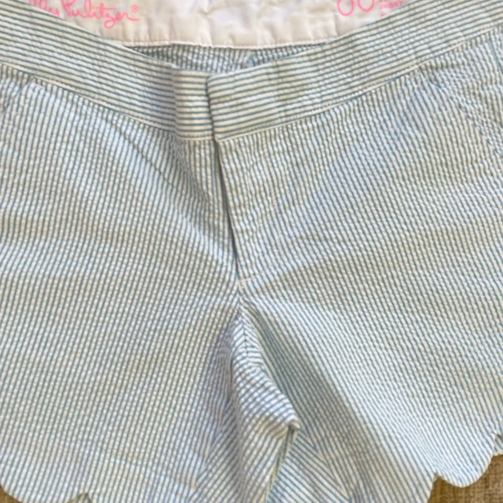 Lilly Pulitzer seersucker light blue scalloped edge shorts size 00. - Picture 2 of 12